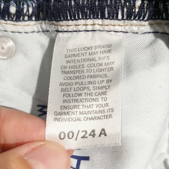 LUCKY BRAND Drew Mom Jean Embroidered Boho Aztec Size 24 A 00 - Picture 14 of 16